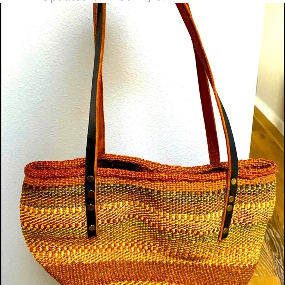 Straw shoulder bag